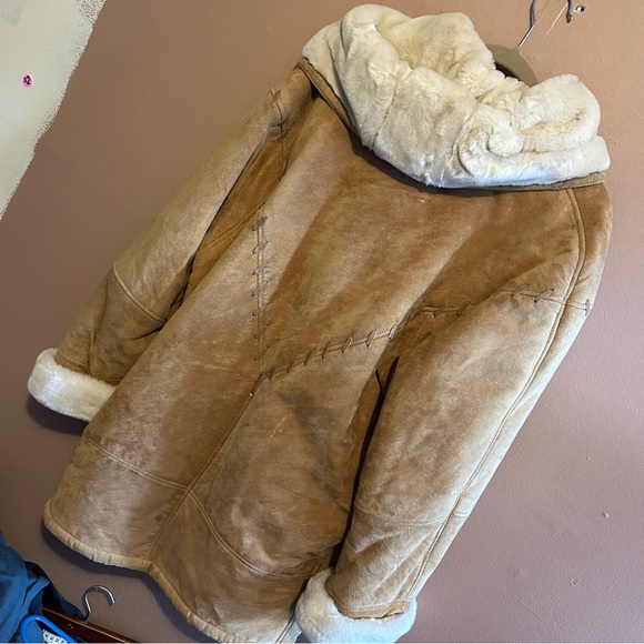 Women’s shearling aspen/ ranch coat. Ultra plush and warm. Classic 80’s vintage. - Picture 2 of 6